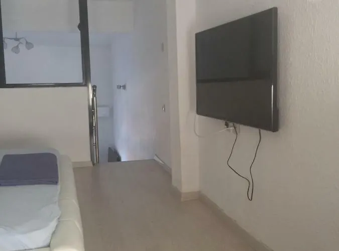 Efis And Dimis 2 Apartman Kriopijí